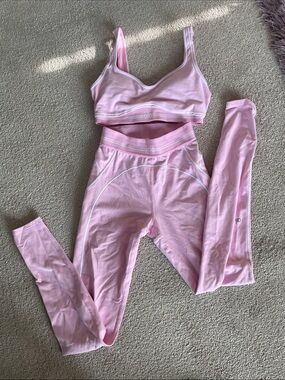 Alo Sweet Pink Heartthrob set - Sports Bra & Leggings